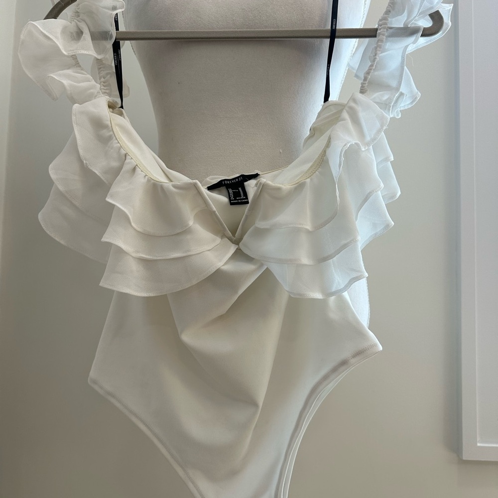 Forever 21 White Ruffled Bodysuit - Flutter Sleeve NWT Size M